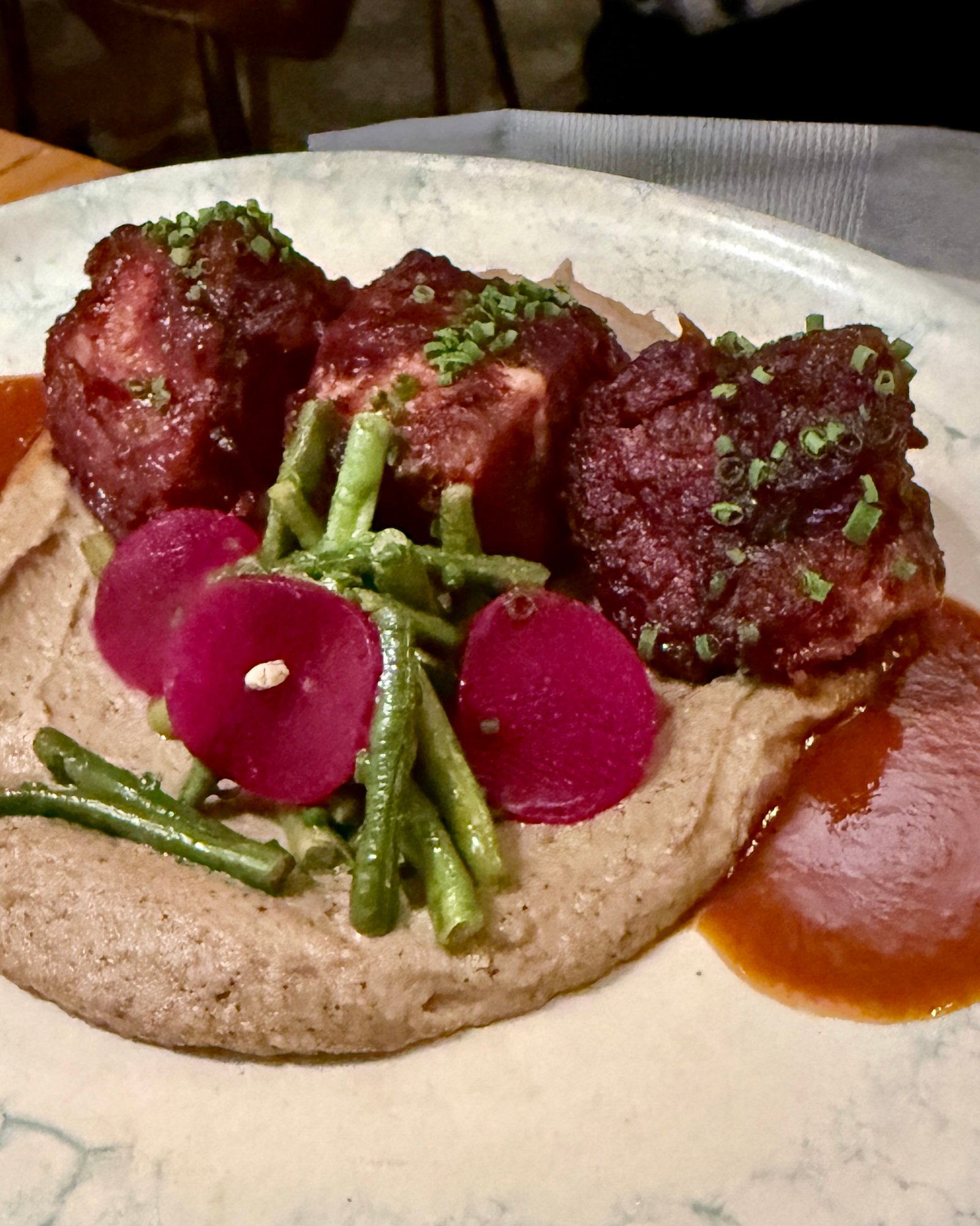 pork belly glazed in hibiscus & corozo fruit, pumpkin seed
purée, spiced pork jus, pickled hibiscus flower